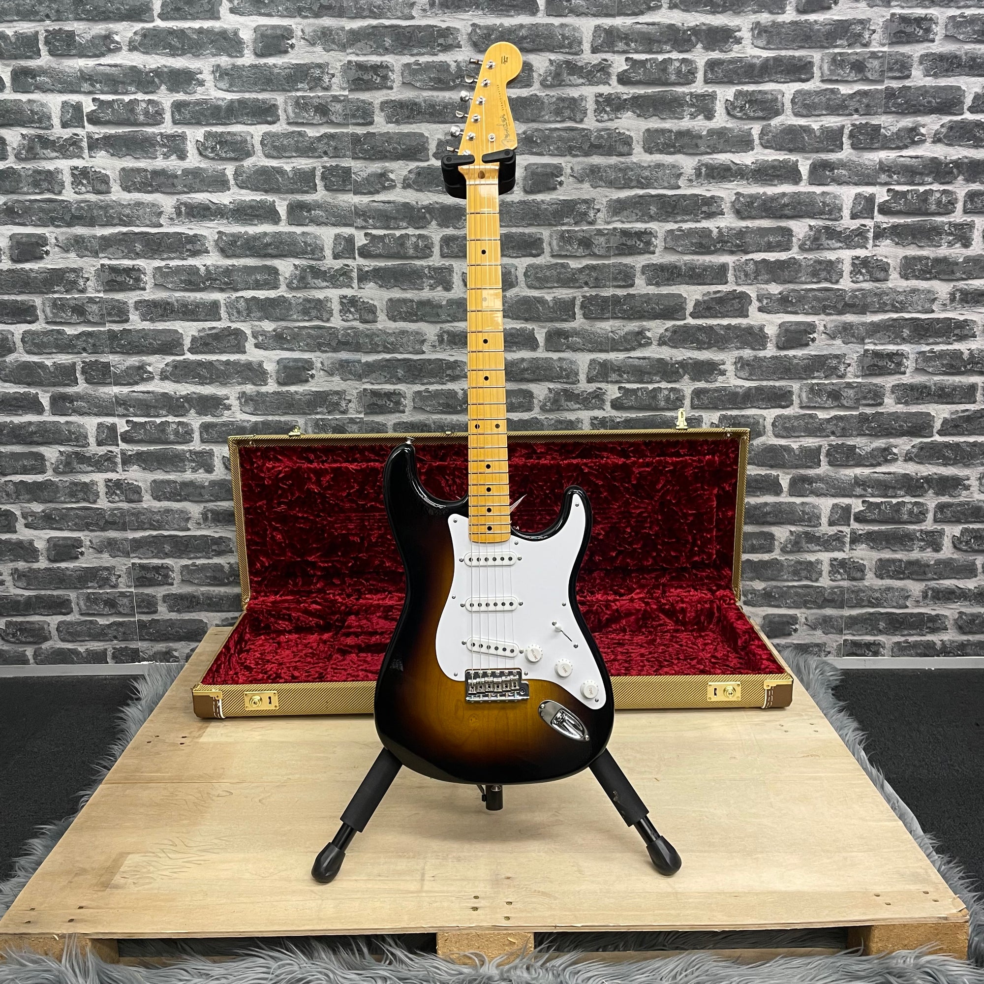 Fender Custom Shop Limited Edition 70th Anniversary 1954 Stratocaster Electric Guitar MN 2-Color Sunburst - Deluxe Closet Finish - 9236091142