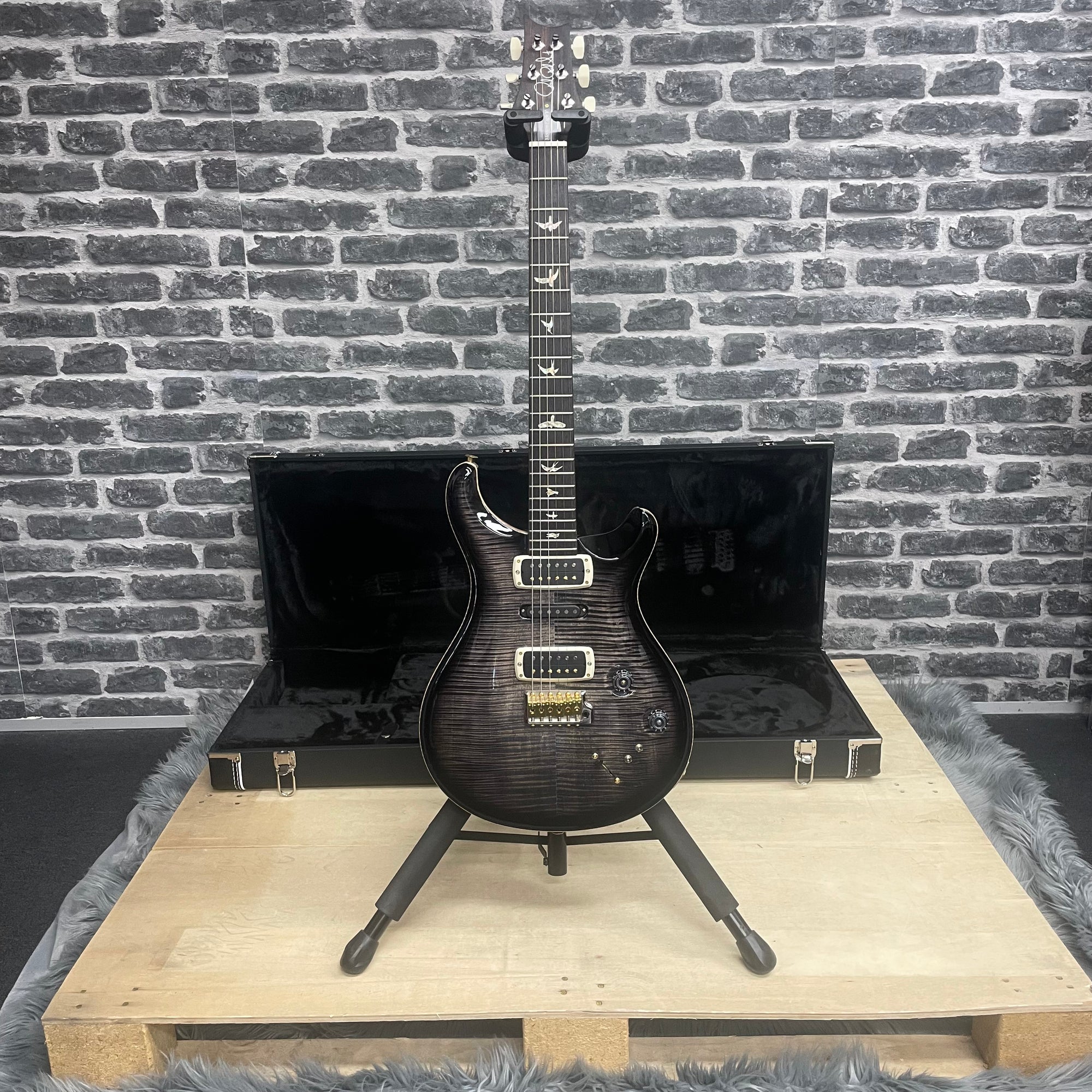 PRS Paul Reed Smith Core Modern Eagle V Electric Guitar Charcoal Burst - Pattern Neck 10 Top